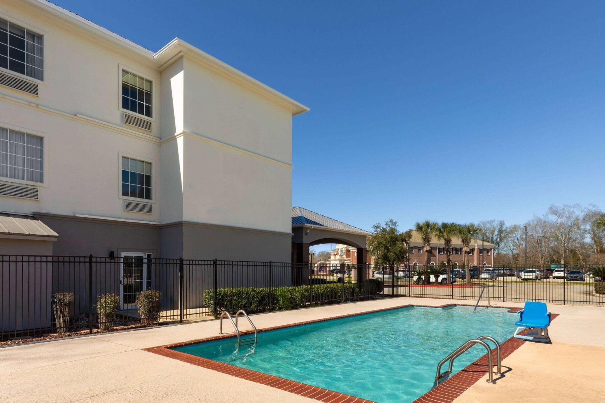 La Quinta By Wyndham Houma Hotell Exteriör bild