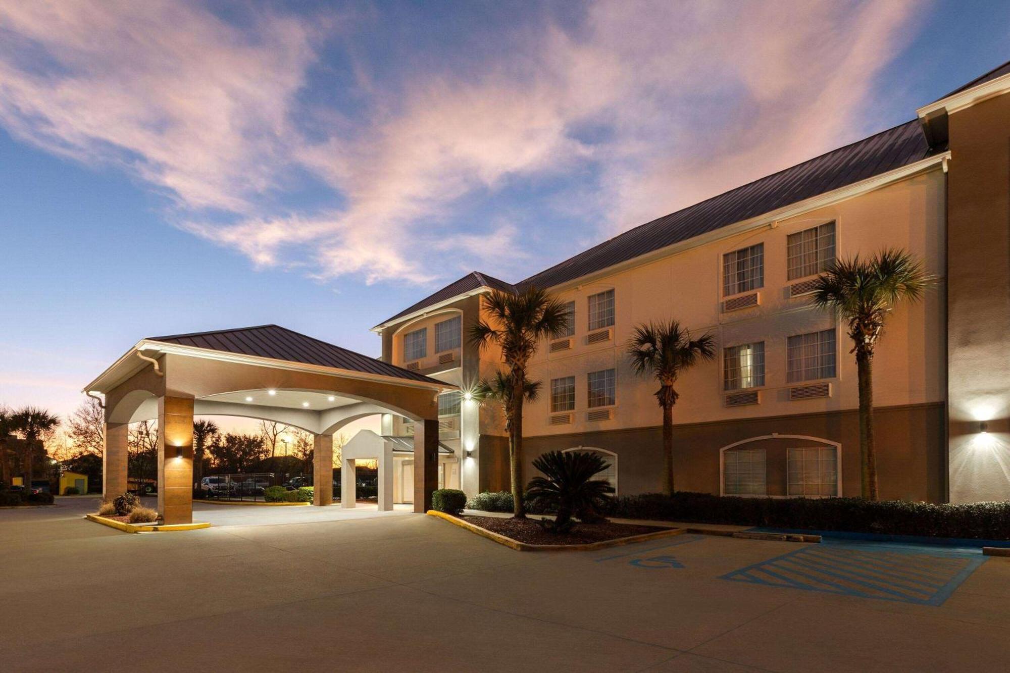 La Quinta By Wyndham Houma Hotell Exteriör bild