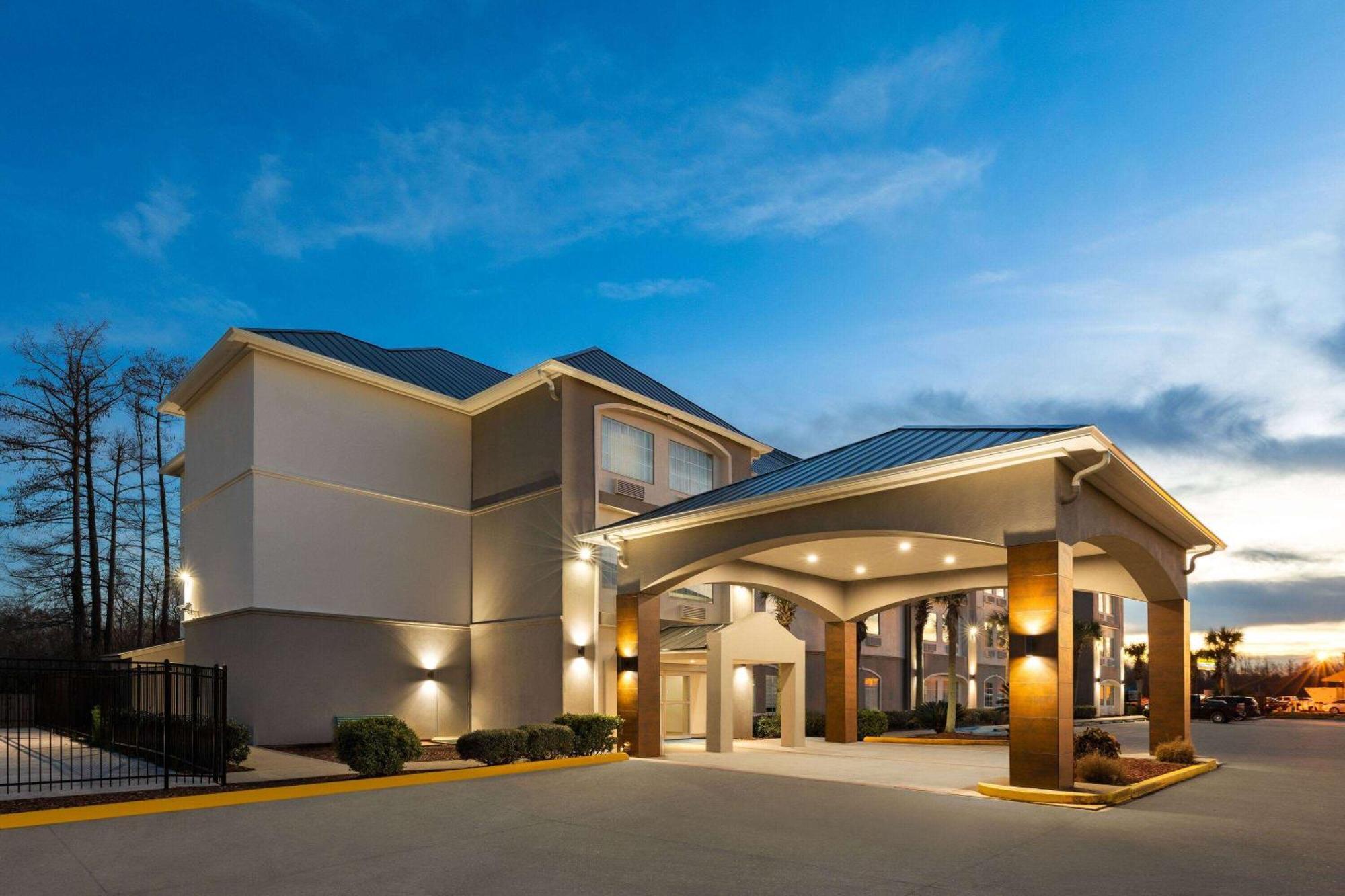 La Quinta By Wyndham Houma Hotell Exteriör bild